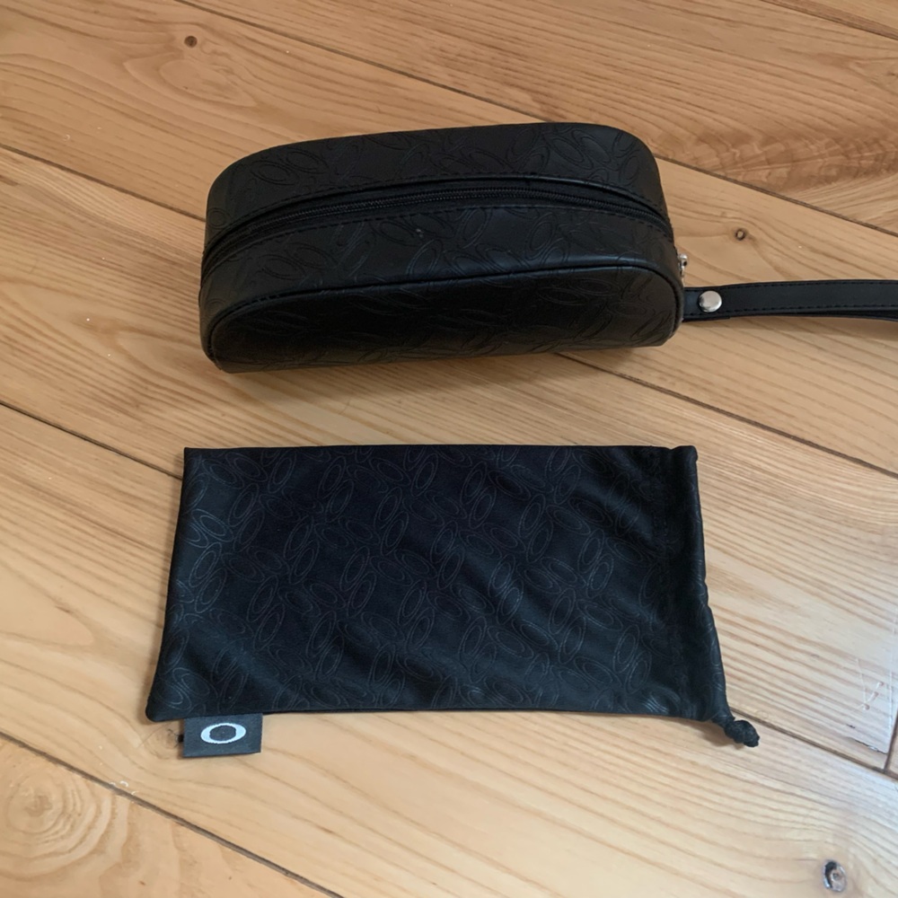 Oakley sunglass case and duster! Excellent condition!